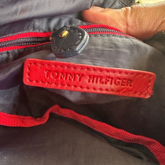 Tommy Hilfiger Black Messenger Crossbody Bag - Picture 3 of 4